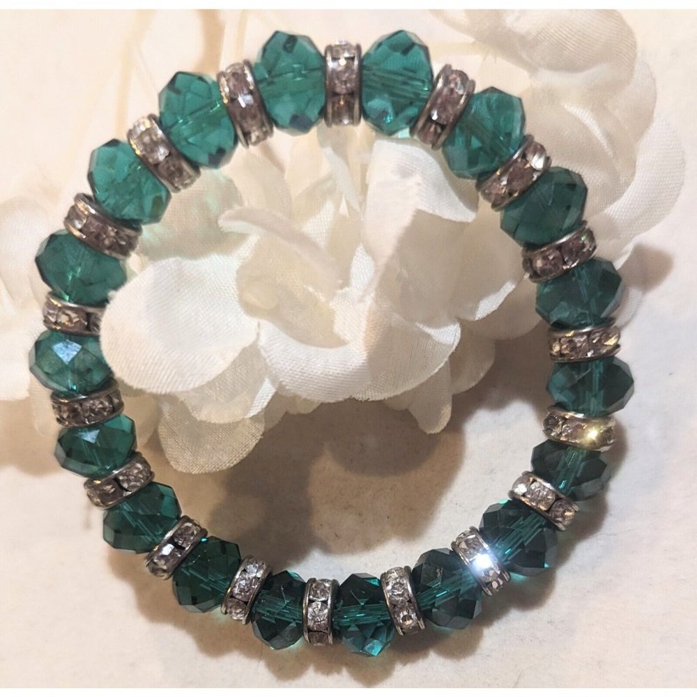 Green Glass Faceted Beaded Stretch Bracelet Silver Tone 7 in Expandable